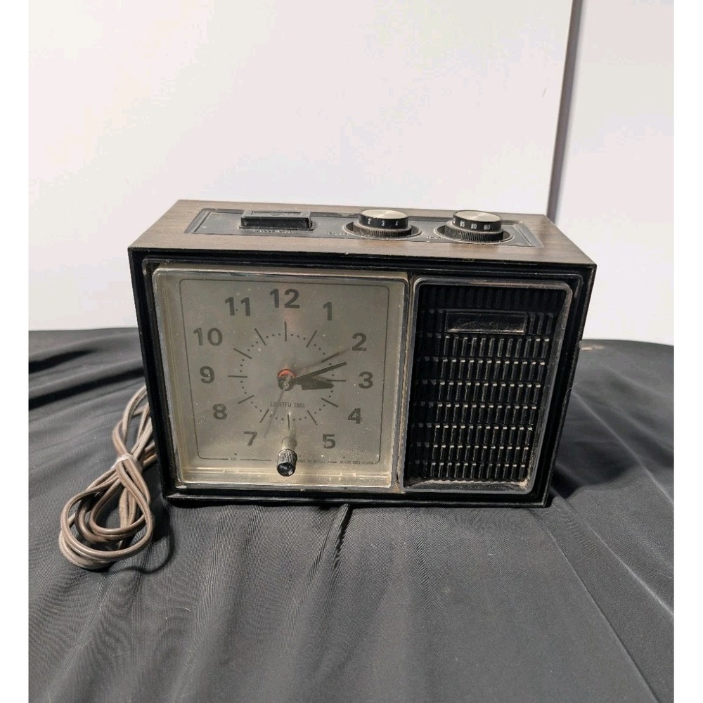 Vtg GE General Electric AM Clock Radio Model 7-4730 Walnut Grain Finish Tested